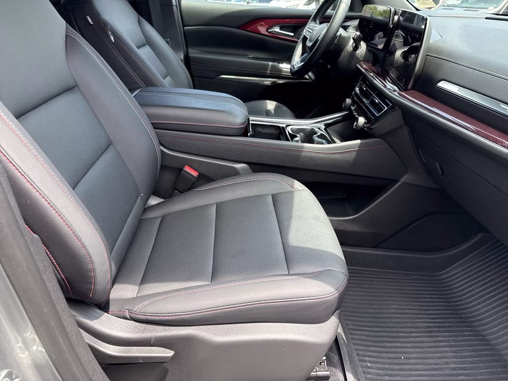 2025 Sterling Gray Metallic Chevrolet Traverse Z71 AWD SUV