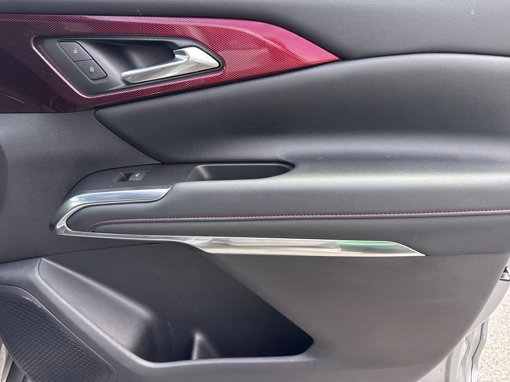 2025 Sterling Gray Metallic Chevrolet Traverse Z71 AWD SUV