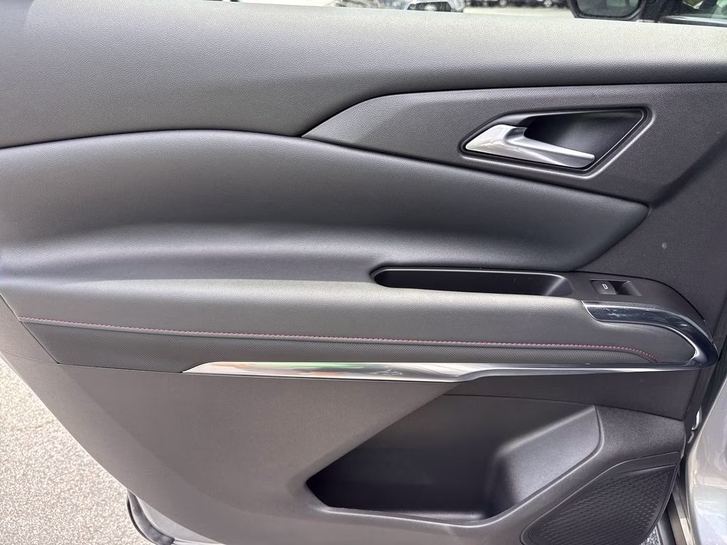 2025 Sterling Gray Metallic Chevrolet Traverse Z71 AWD SUV