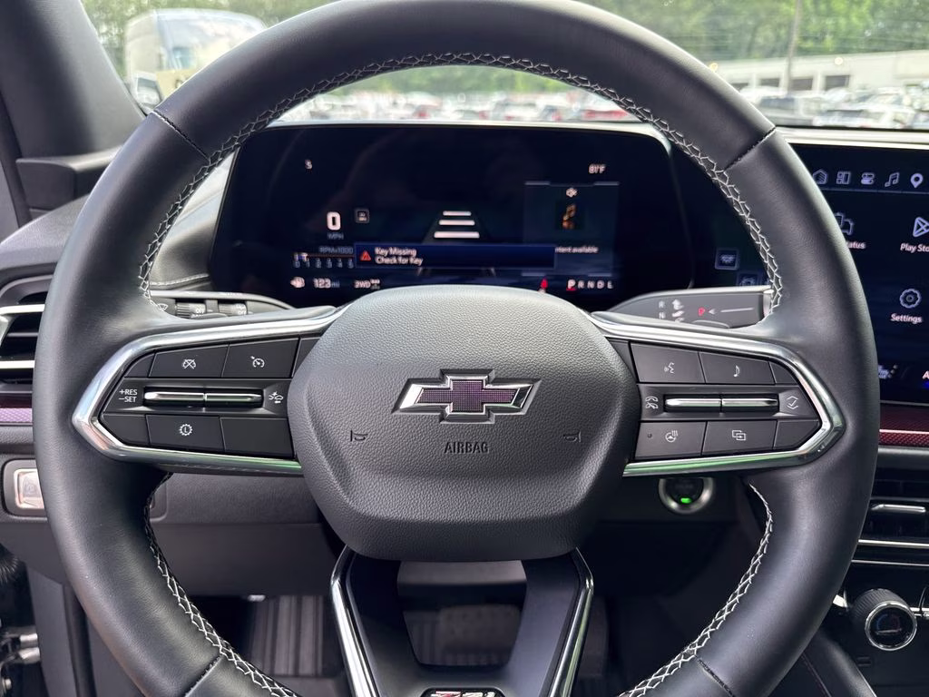 2025 Sterling Gray Metallic Chevrolet Traverse Z71 AWD SUV