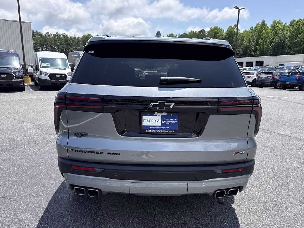 2025 Sterling Gray Metallic Chevrolet Traverse Z71 AWD SUV