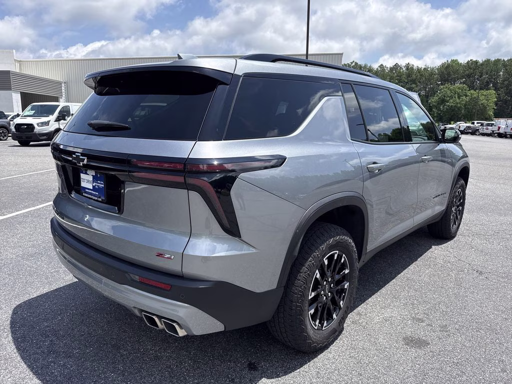 2025 Sterling Gray Metallic Chevrolet Traverse Z71 AWD SUV