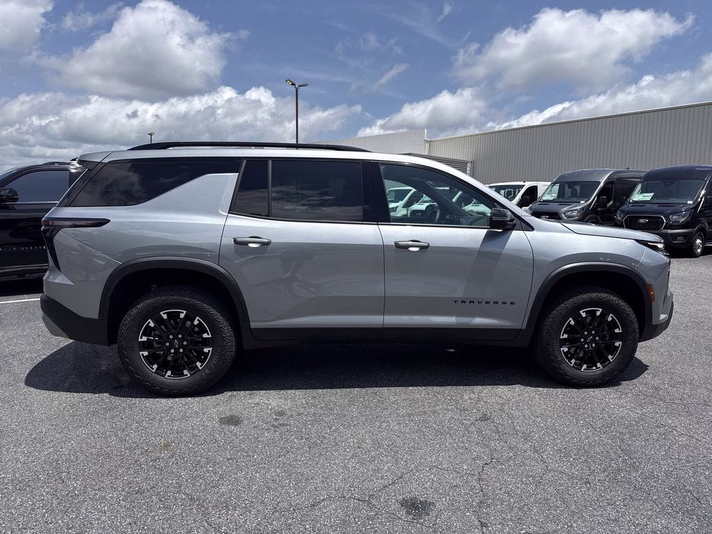 2025 Sterling Gray Metallic Chevrolet Traverse Z71 AWD SUV