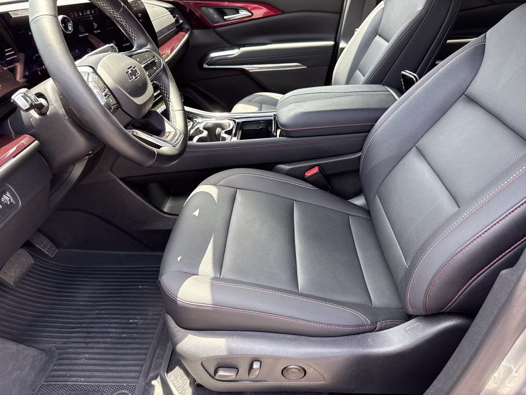 2025 Sterling Gray Metallic Chevrolet Traverse Z71 AWD SUV