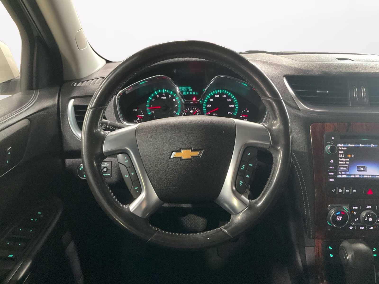 2014 White Diamond Clearcoat Chevrolet Traverse 2LT AWD SUV