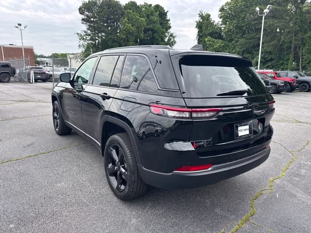 2026 Diamond Black Crystal Pearlcoat Jeep Grand Cherokee Limited RWD SUV