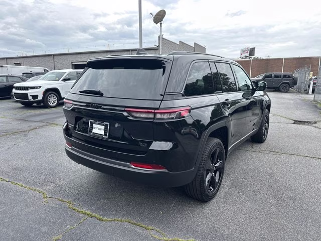 2026 Diamond Black Crystal Pearlcoat Jeep Grand Cherokee Limited RWD SUV