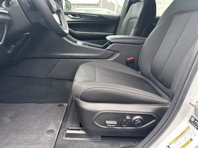 2026 Bright White Clearcoat Jeep Grand Cherokee L Laredo RWD SUV