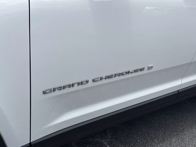 2026 Bright White Clearcoat Jeep Grand Cherokee L Laredo RWD SUV