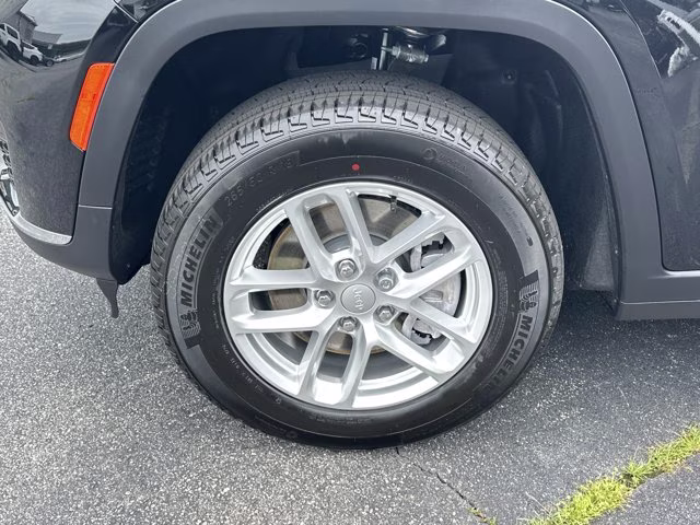 2026 Diamond Black Crystal Pearlcoat Jeep Grand Cherokee L Laredo X RWD SUV