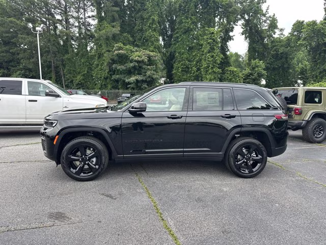 2026 Diamond Black Crystal Pearlcoat Jeep Grand Cherokee Limited RWD SUV