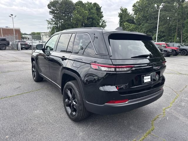 2026 Diamond Black Crystal Pearlcoat Jeep Grand Cherokee Limited RWD SUV