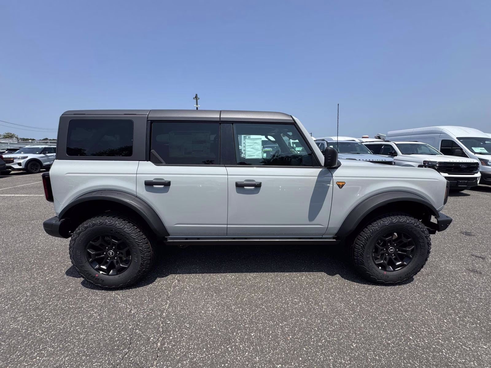 2026 Avalanche Gray Ford Bronco Badlands 4 Door Advanced 4x4 4X4 SUV