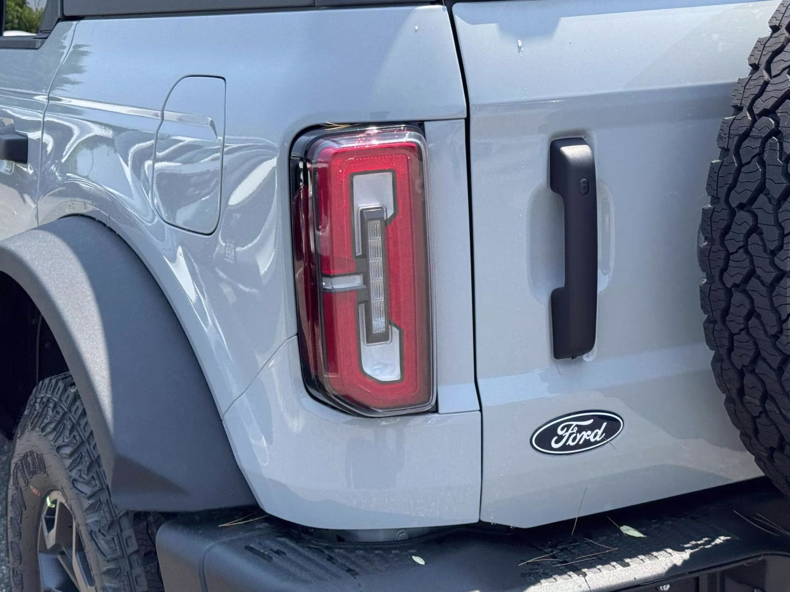 2026 Avalanche Gray Ford Bronco Badlands 4 Door Advanced 4x4 4X4 SUV