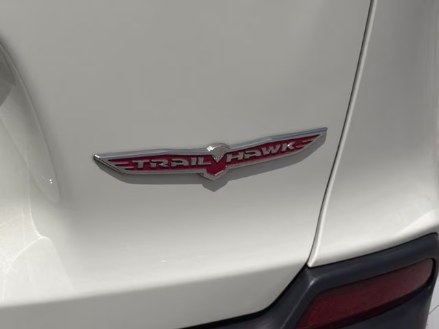 2019 Pearl White Pearlcoat Jeep Cherokee Trailhawk 4X4 SUV