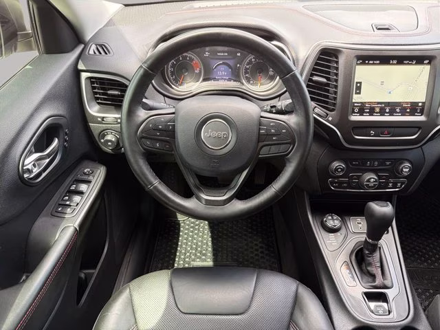 2019 Pearl White Pearlcoat Jeep Cherokee Trailhawk 4X4 SUV