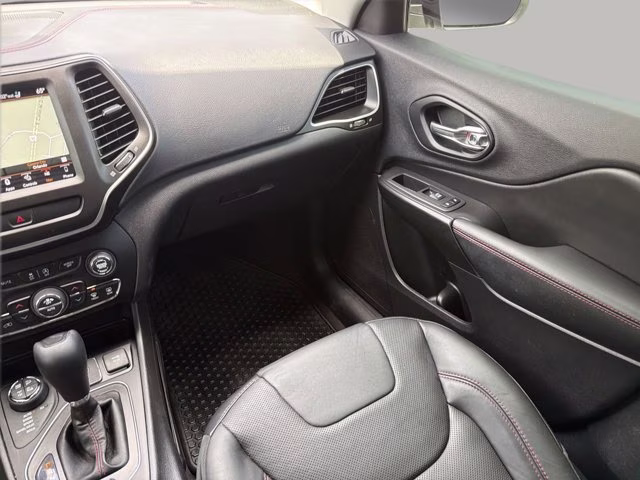 2019 Pearl White Pearlcoat Jeep Cherokee Trailhawk 4X4 SUV