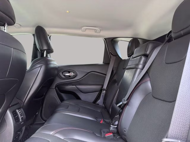 2019 Pearl White Pearlcoat Jeep Cherokee Trailhawk 4X4 SUV