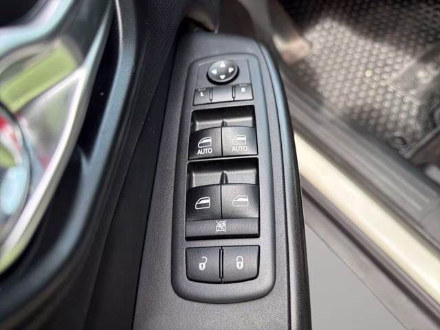 2019 Pearl White Pearlcoat Jeep Cherokee Trailhawk 4X4 SUV