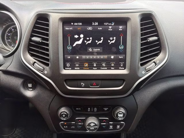 2019 Pearl White Pearlcoat Jeep Cherokee Trailhawk 4X4 SUV