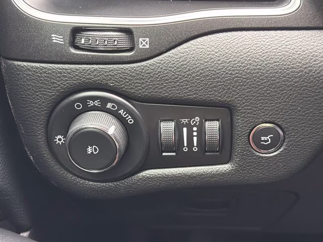 2019 Pearl White Pearlcoat Jeep Cherokee Trailhawk 4X4 SUV