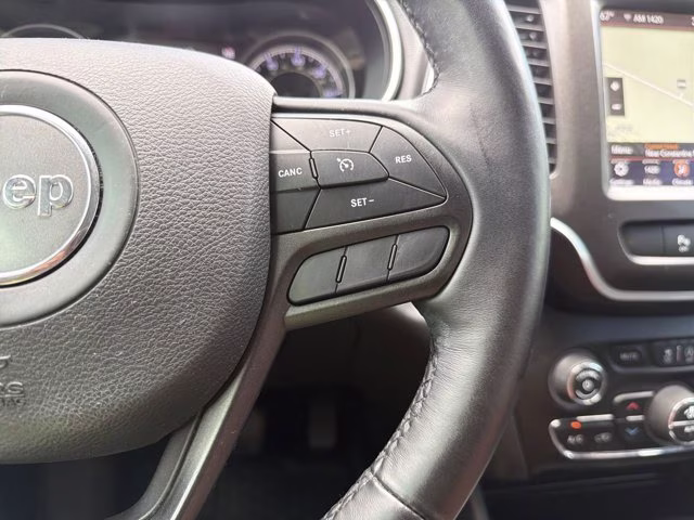 2019 Pearl White Pearlcoat Jeep Cherokee Trailhawk 4X4 SUV