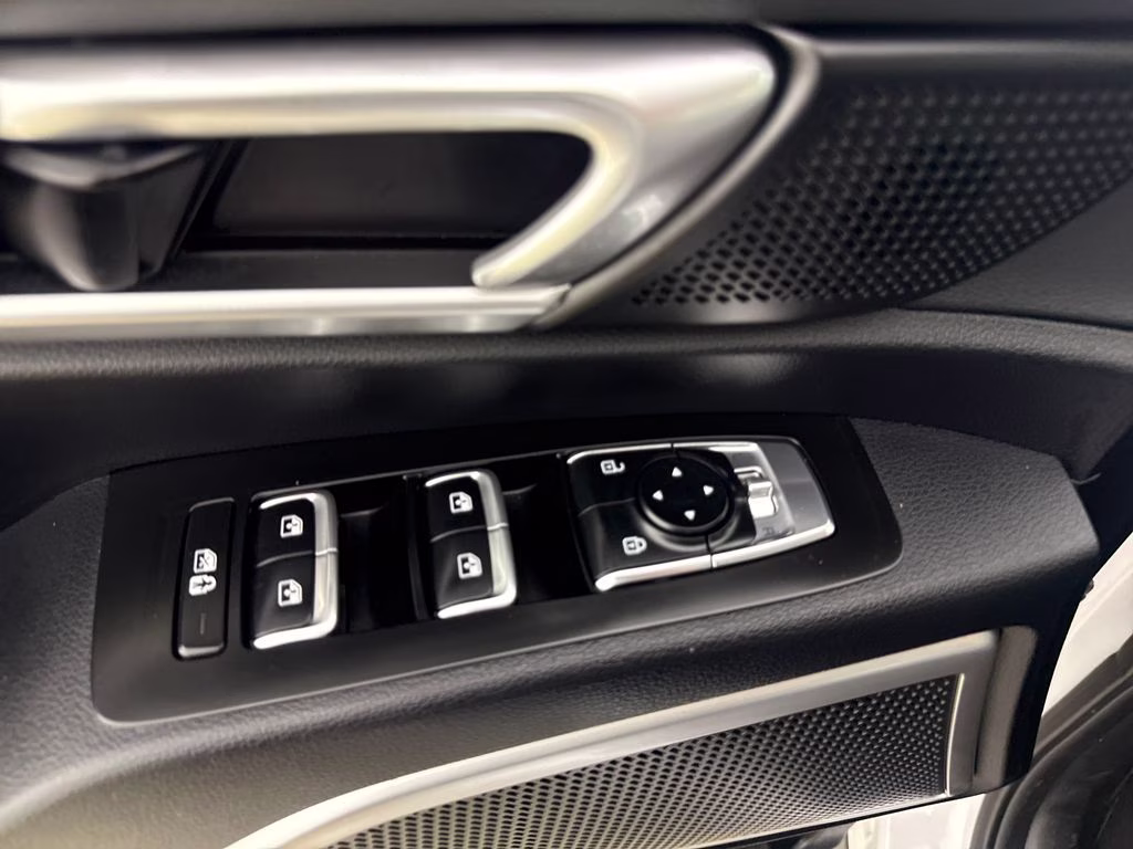 2022 Glacial White Pearl Kia Telluride LX FWD SUV