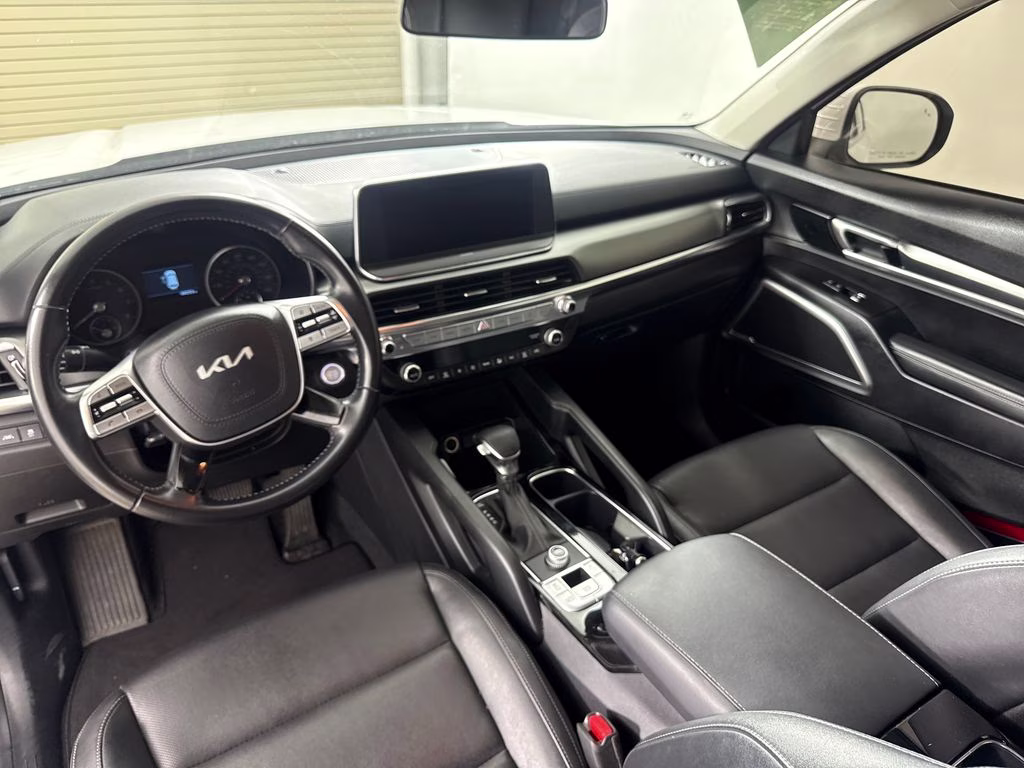 2022 Glacial White Pearl Kia Telluride LX FWD SUV