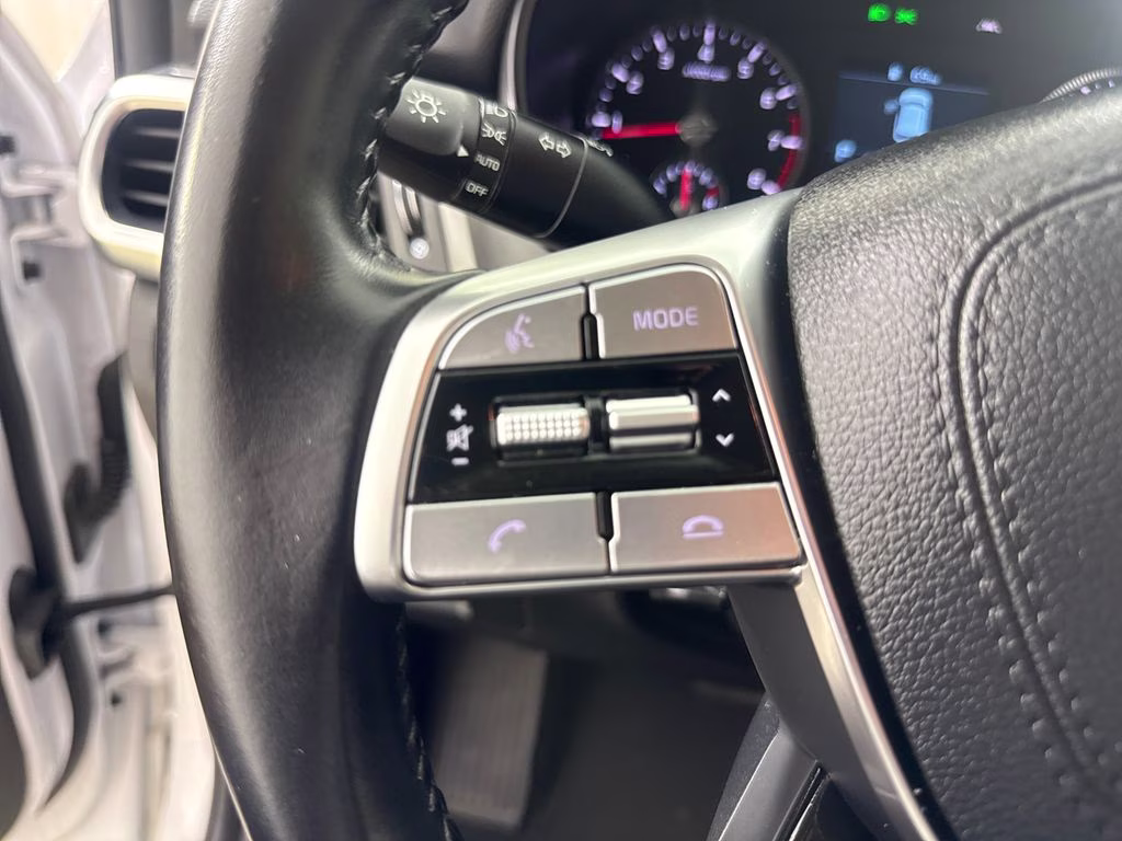 2022 Glacial White Pearl Kia Telluride LX FWD SUV