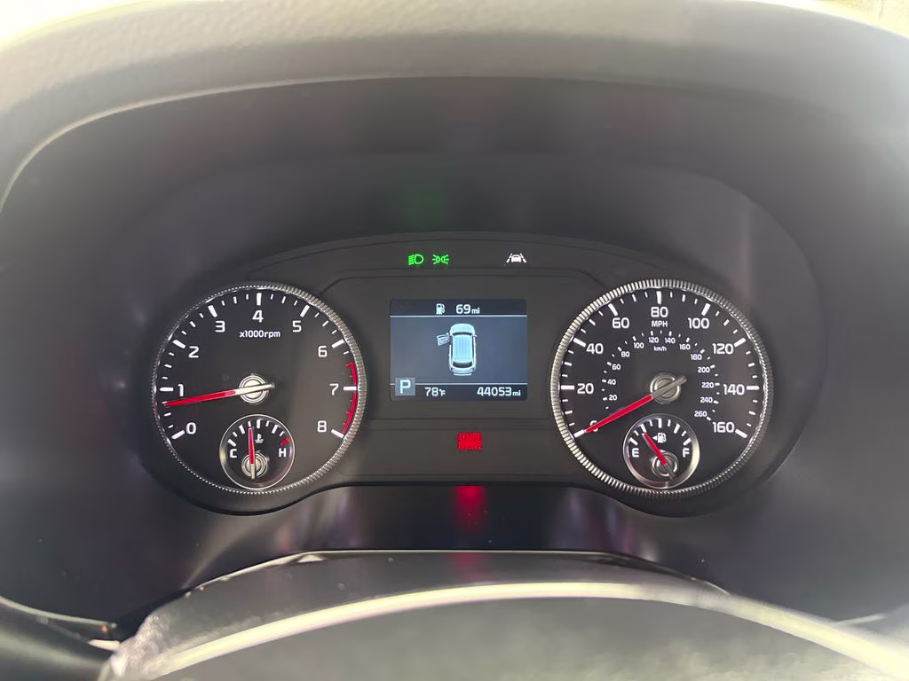 2022 Glacial White Pearl Kia Telluride LX FWD SUV