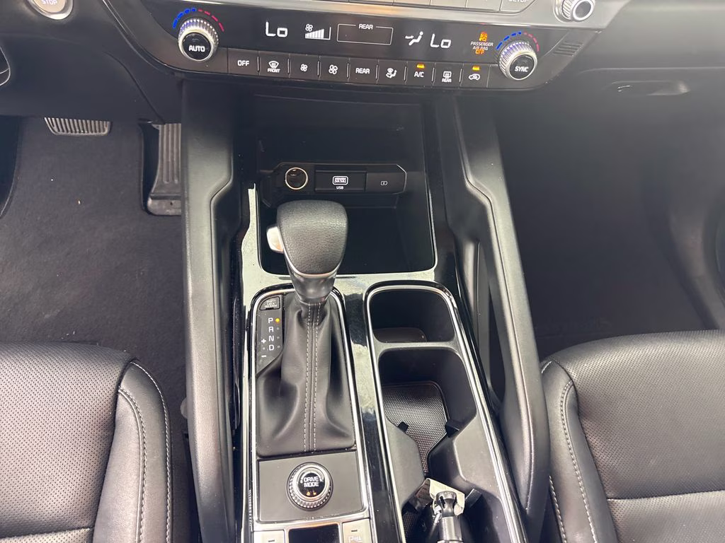 2022 Glacial White Pearl Kia Telluride LX FWD SUV