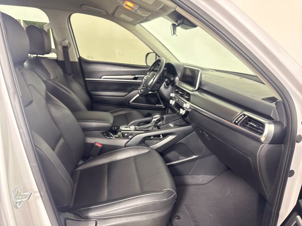 2022 Glacial White Pearl Kia Telluride LX FWD SUV