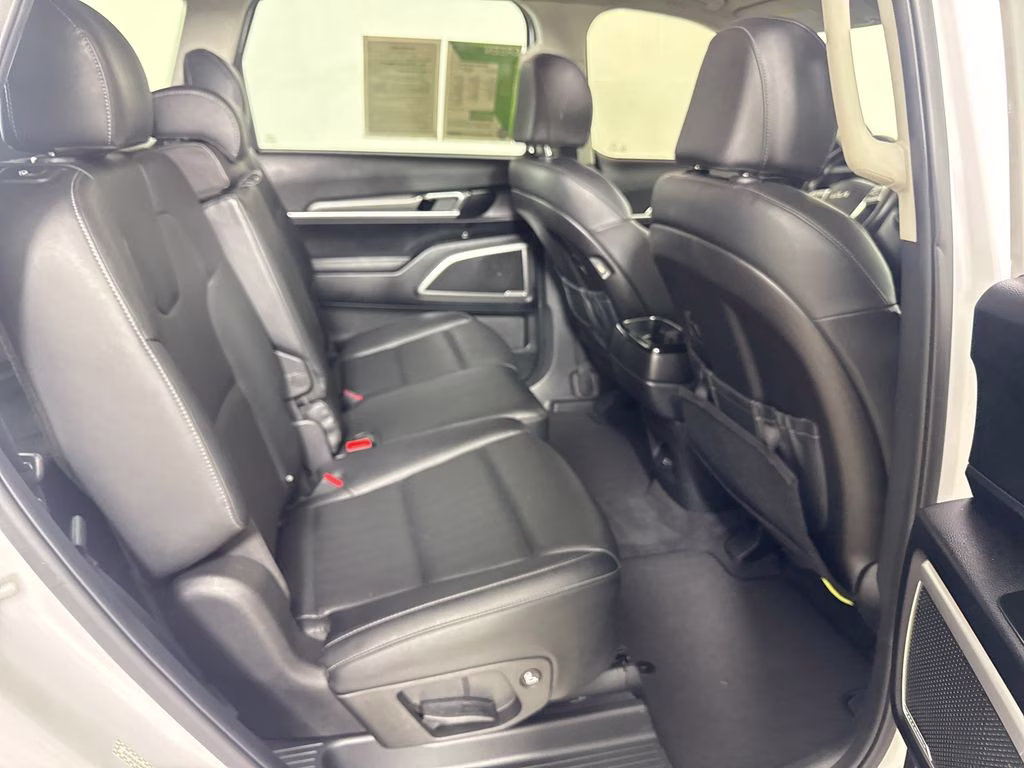 2022 Glacial White Pearl Kia Telluride LX FWD SUV
