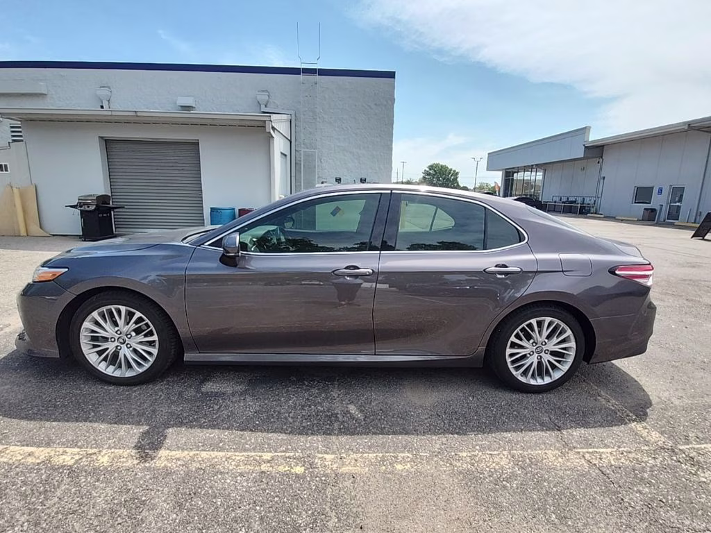 2018 Predawn Gray Mica Toyota Camry XLE FWD Sedan