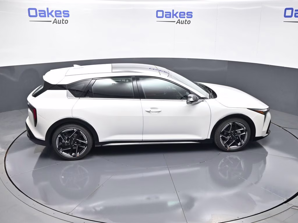 2026 Snow White Pearl Kia K4 GT-Line FWD Hatchback