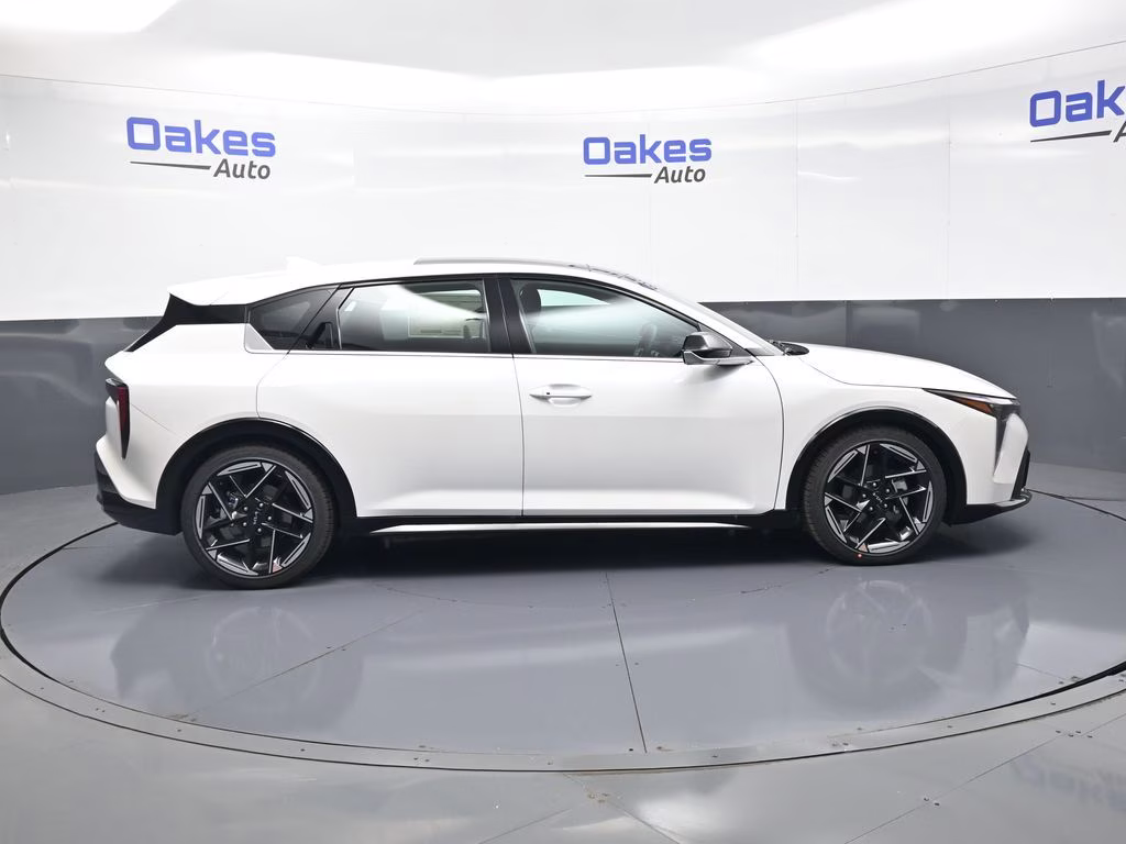 2026 Snow White Pearl Kia K4 GT-Line FWD Hatchback