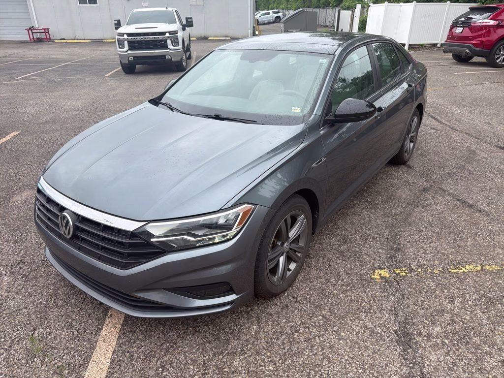 2020 Platinum Gray Metallic Volkswagen Jetta R-Line FWD Sedan