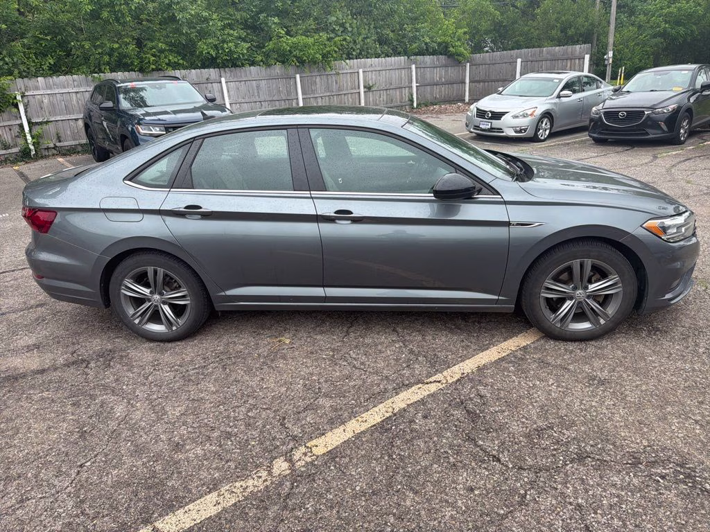 2020 Platinum Gray Metallic Volkswagen Jetta R-Line FWD Sedan