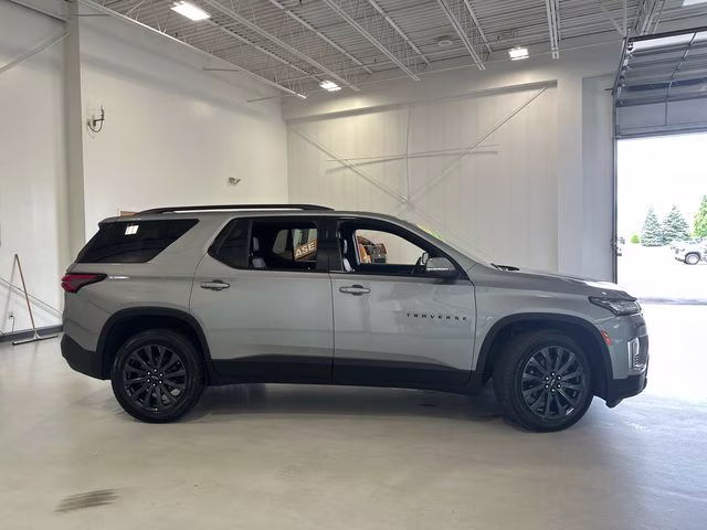 2023 Sterling Gray Metallic Chevrolet Traverse RS AWD SUV