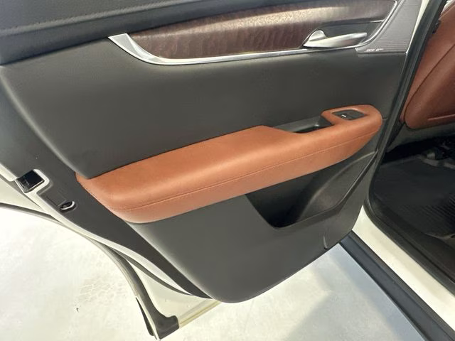 2023 Crystal White Tricoat Cadillac XT5 Premium Luxury AWD SUV