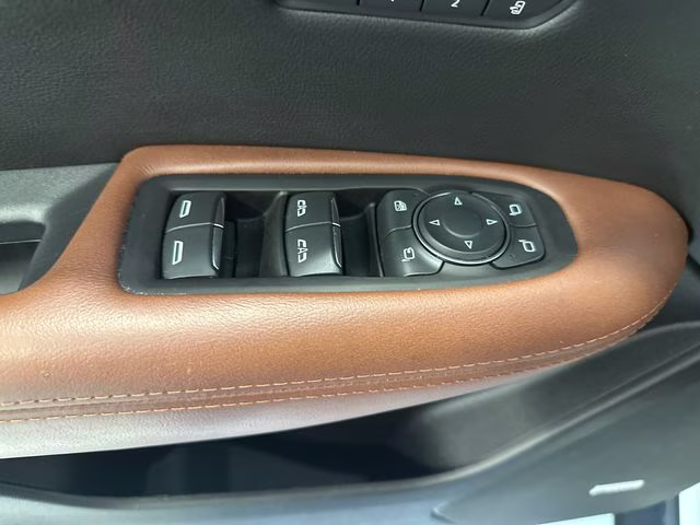2023 Crystal White Tricoat Cadillac XT5 Premium Luxury AWD SUV