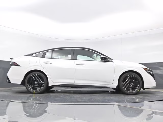 2026 Aspen White/Super Black Nissan Sentra SR FWD Sedan