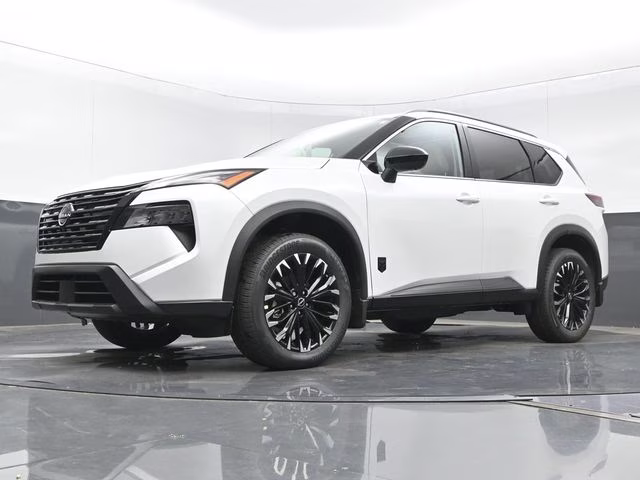 2026 Everest White Pearl Tricoat Nissan Rogue Dark Armor FWD SUV