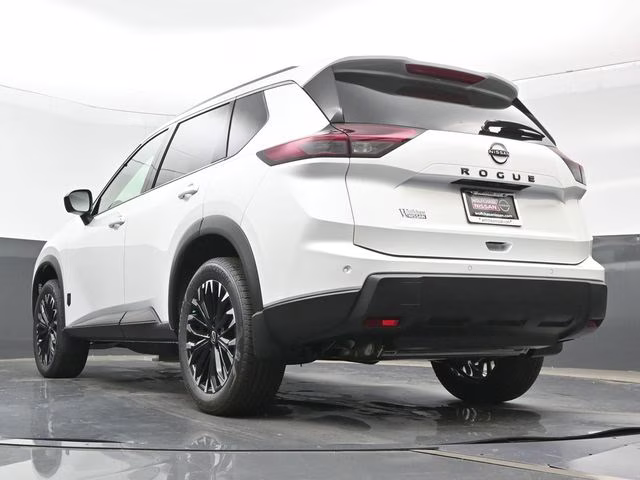 2026 Everest White Pearl Tricoat Nissan Rogue Dark Armor FWD SUV