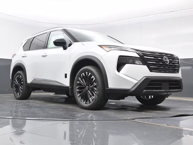 2026 Everest White Pearl Tricoat Nissan Rogue Dark Armor FWD SUV