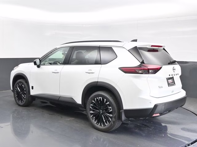 2026 Everest White Pearl Tricoat Nissan Rogue Dark Armor FWD SUV