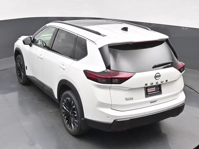 2026 Everest White Pearl Tricoat Nissan Rogue Dark Armor FWD SUV