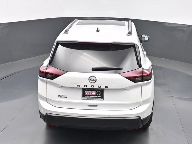 2026 Everest White Pearl Tricoat Nissan Rogue Dark Armor FWD SUV