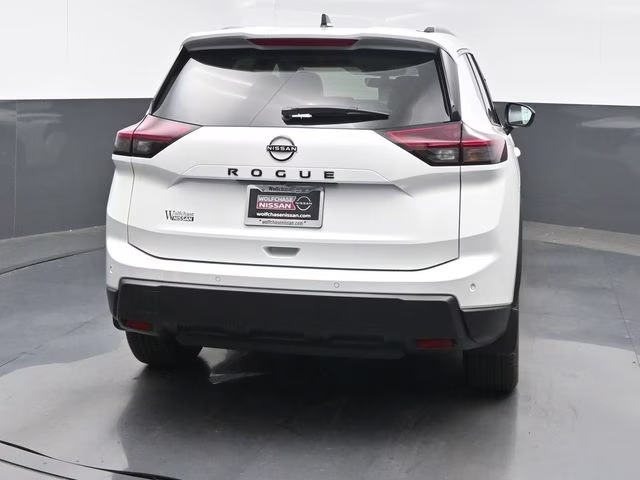 2026 Everest White Pearl Tricoat Nissan Rogue Dark Armor FWD SUV