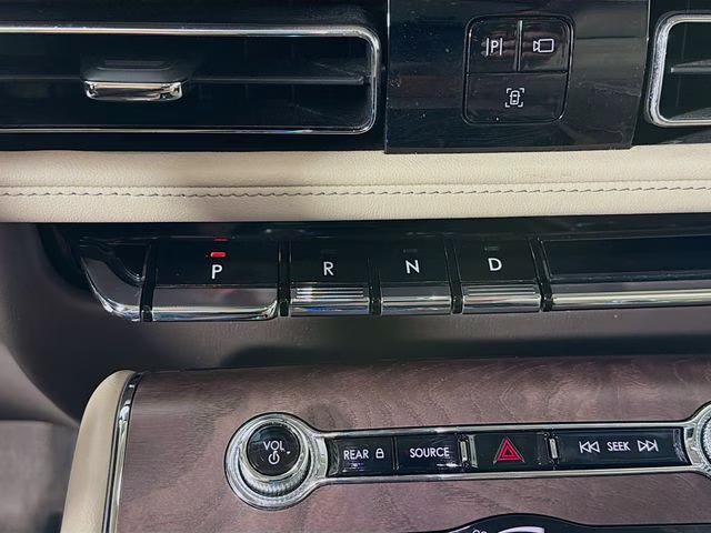 2022 Ceramic Pearl Metallic Tri-Coat Lincoln Aviator Reserve AWD SUV
